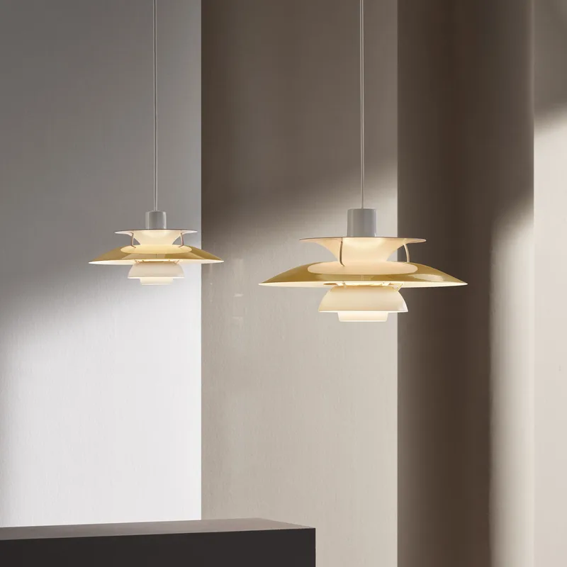 PH 5 300 hanglamp Brass - Louis Poulsen - Woonkamer - Designer - Metaal - 1 lamp von Louis Poulsen – Produktfoto