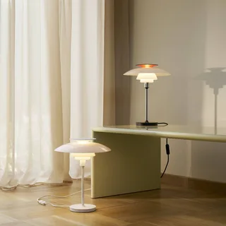 PH 80 tafellamp, wit/rood/chroom, Ø 32 cm de Louis Poulsen – photo du produit 3 sur 5