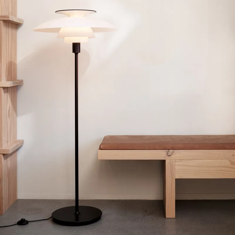 PH 80 Vloerlamp Opal/Black - Louis Poulsen - Woonkamer - Designer - Metaal - Met lampenkap by Louis Poulsen – product photo