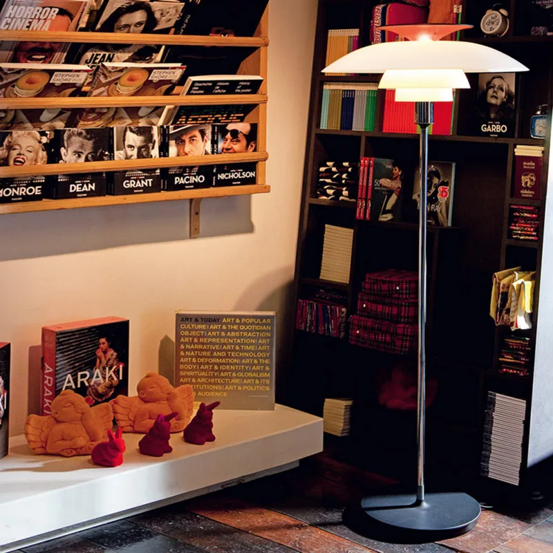 PH 80 vloerlamp, wit/chroom/opaal, schakelaar - Louis Poulsen - Woonkamer - Designer - Kunststof - Met lampenkap von Louis Poulsen – Produktfoto