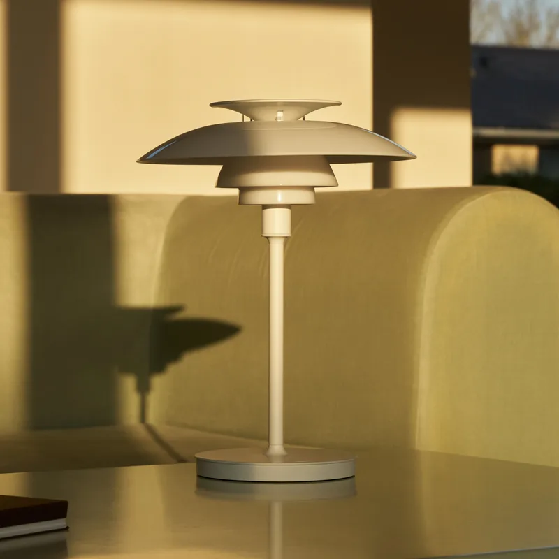 PH80 PORTABLE accu-lamp, opaalwit, IP44 - Louis Poulsen PH 80 - Woonkamer - Designer - Aluminium - Met lampenkap by Louis Poulsen – product photo