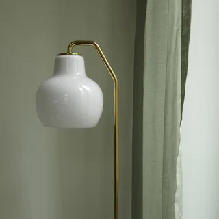 VL Ring Crown vloerlamp wit/messing E14 från Louis Poulsen – produktbild 5 av 5