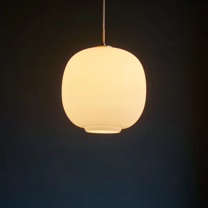 VL45 Radiohus hanglamp, Ø 17,5 cm, wit - Louis Poulsen - Woonkamer - Designer - Glas - 1 lamp by Louis Poulsen – product photo