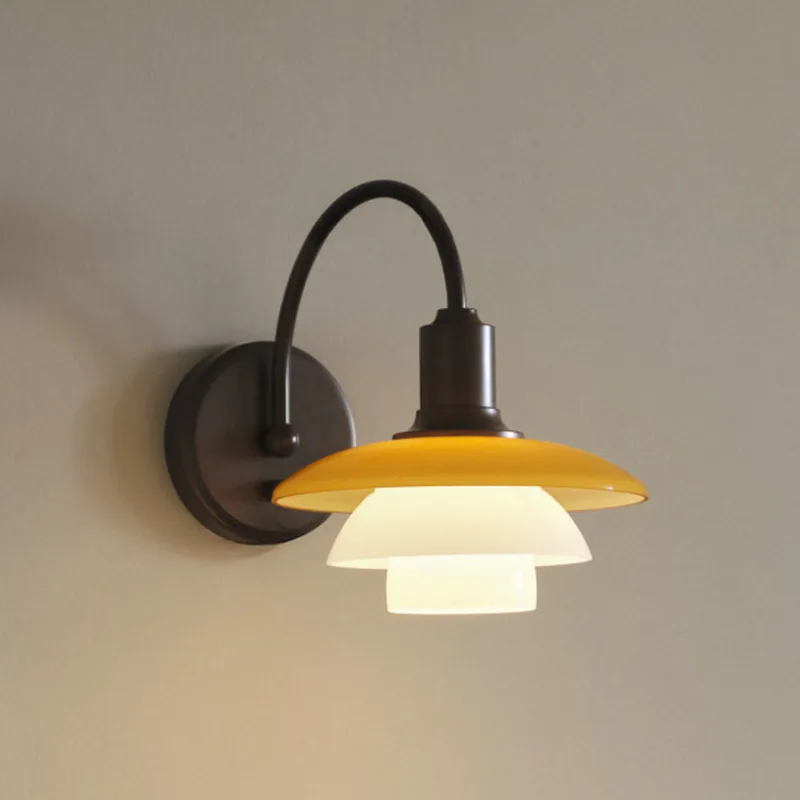 Wandlamp PH 2/2, uitsteek 32 cm, amber/wit - Louis Poulsen - Woonkamer - Designer - Glas - Met lampenkap by Louis Poulsen – product photo