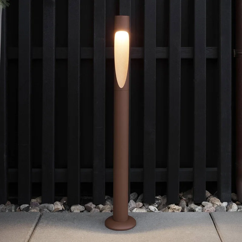Wegeleuchte Flindt, 930 70 cm Fuß 24 V van Louis Poulsen in Corten – productfoto