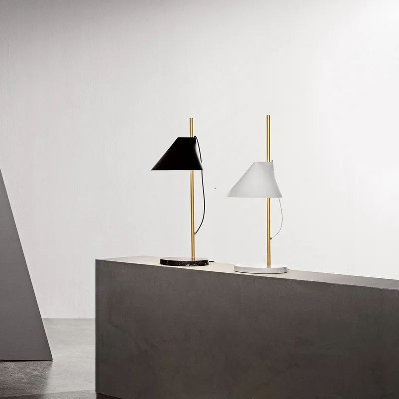 Yuh Tafellamp Wit/Geelkoper - Louis Poulsen Yuh Brass - Slaapkamer - Designer - Metaal - Met lampenkap van Louis Poulsen – productfoto