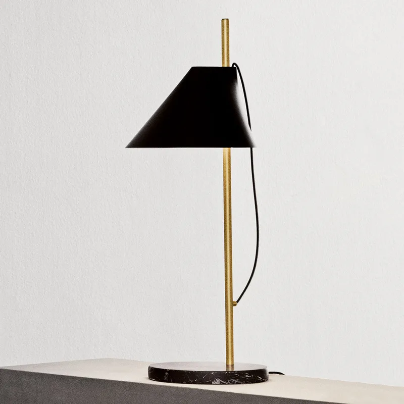 Yuh Tafellamp Zwart/Geelkoper - Louis Poulsen Yuh Brass - Slaapkamer - Designer - Metaal - Met lampenkap van Louis Poulsen – productfoto