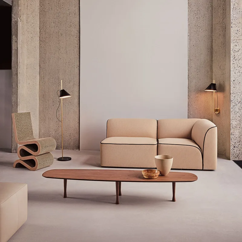 Yuh Vloerlamp Zwart/Geelkoper - Louis Poulsen Yuh Brass - Woonkamer - Designer - Metaal - Met lampenkap van Louis Poulsen – productfoto