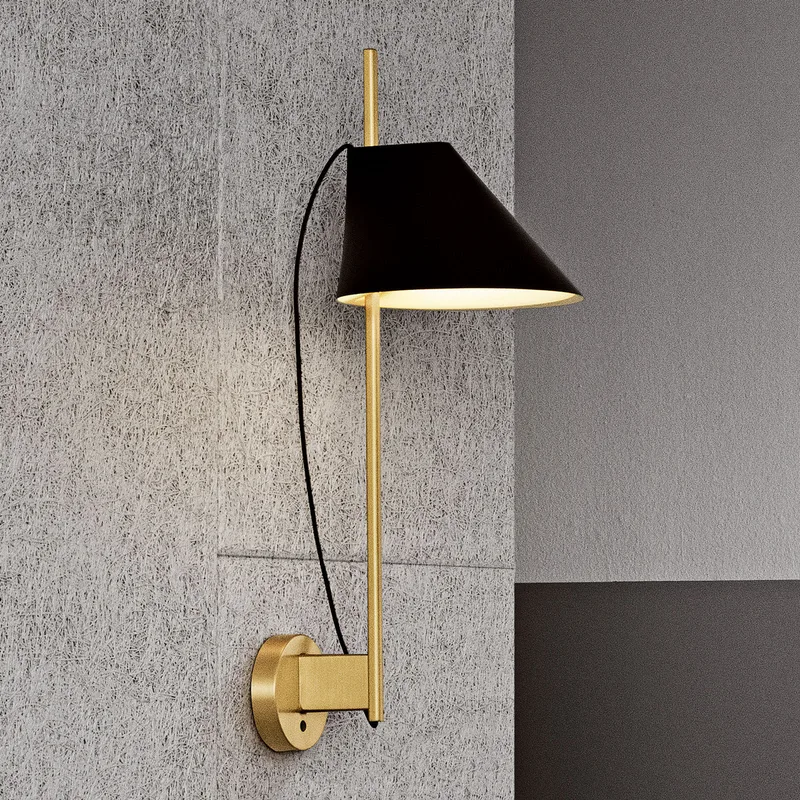 Yuh Wandlamp Zwart/Geelkoper - Louis Poulsen Yuh Brass - Woonkamer - Designer - Metaal - 1 lamp van Louis Poulsen – productfoto
