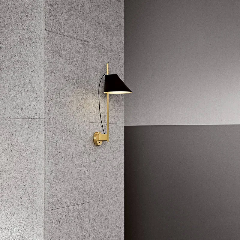 Yuh Wandlamp Zwart/Geelkoper van Louis Poulsen – productfoto 2 van 3