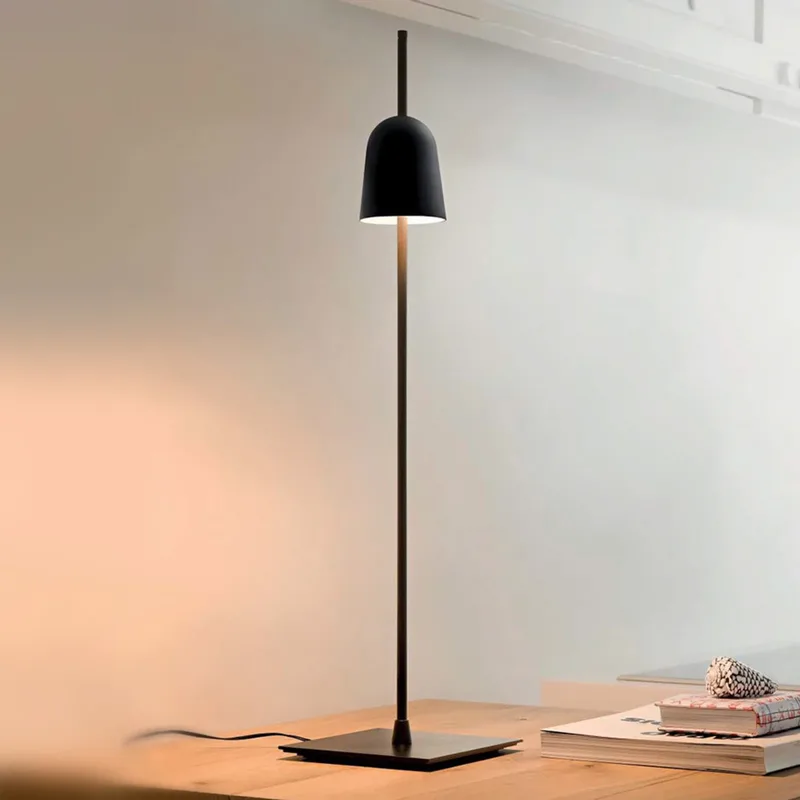 Ascent Tafellamp - Luceplan - Woonkamer - Designer - Metaal - Met lampenkap van Luceplan – productfoto
