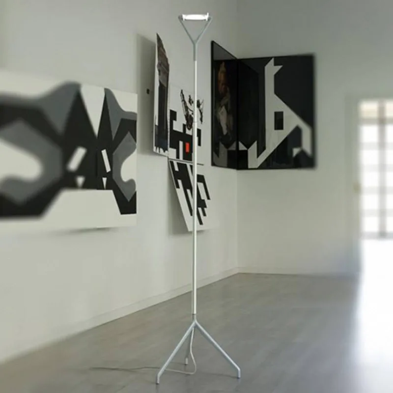 Lola - een multifunctionele vloerlamp van Luceplan in Aluminium – productfoto