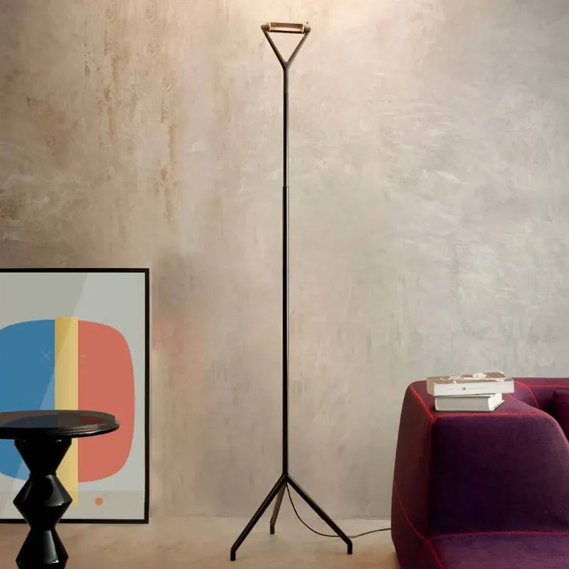 Zwarte vloerlamp Lola met dimmer by Luceplan in Zwart – product photo