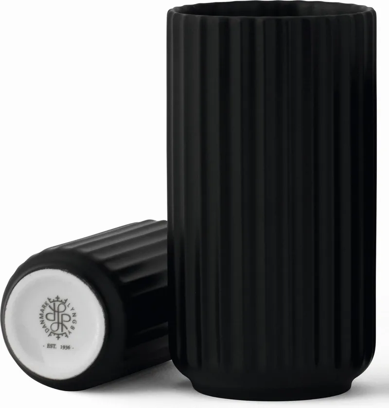 Lingby vaas 15cm black mat de Lyngby Porcelæn en ZWART – photo du produit