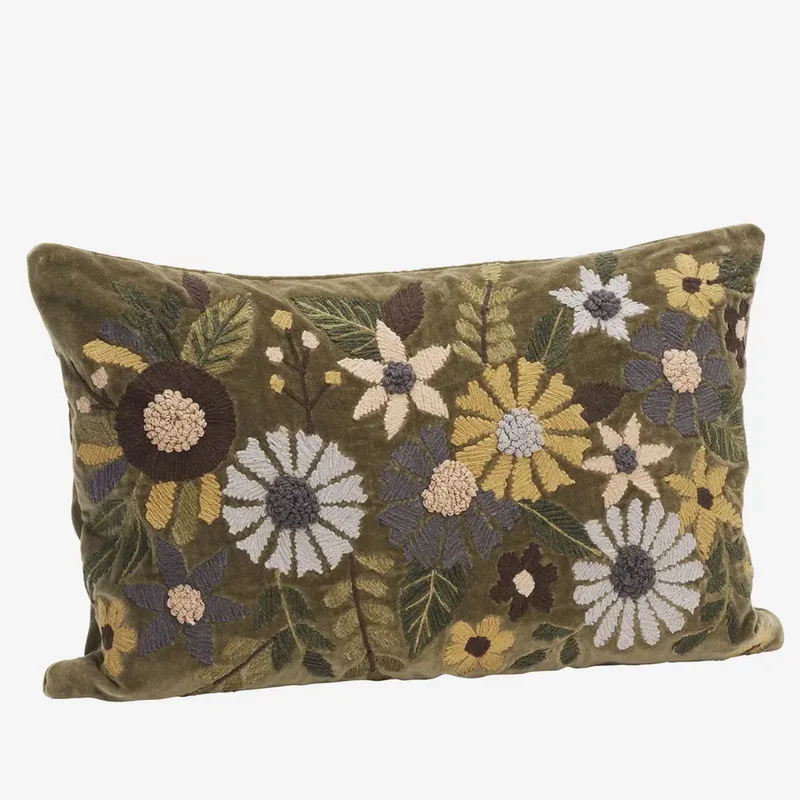 Geborduurde Fluwelen Kussenhoes – 40 x 60 cm by Madam Stoltz in Green – product photo