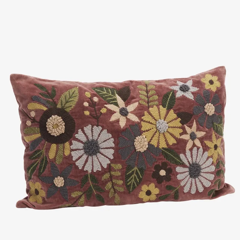 Geborduurde Fluwelen Kussenhoes – Dusty Rose – 40 x 60 cm de Madam Stoltz en Rose – photo du produit