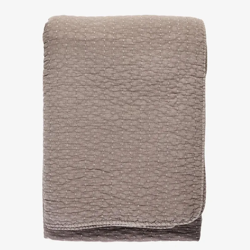 gewatteerde katoenen bedsprei – Dusty Lilac – 240 x 240 cm by Madam Stoltz in Lila – product photo