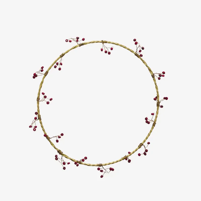 Handgemaakte ijzeren kerstkrans met rode besjes - kerstdecoratie - 28cm van Madam Stoltz in Goud – productfoto