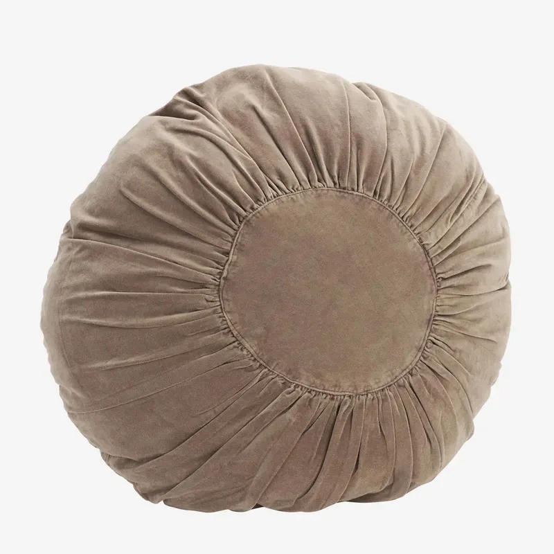 Rond Fluwelen Kussen - Oudroze Velvet - 55 cm van Madam Stoltz in Mushroom – productfoto