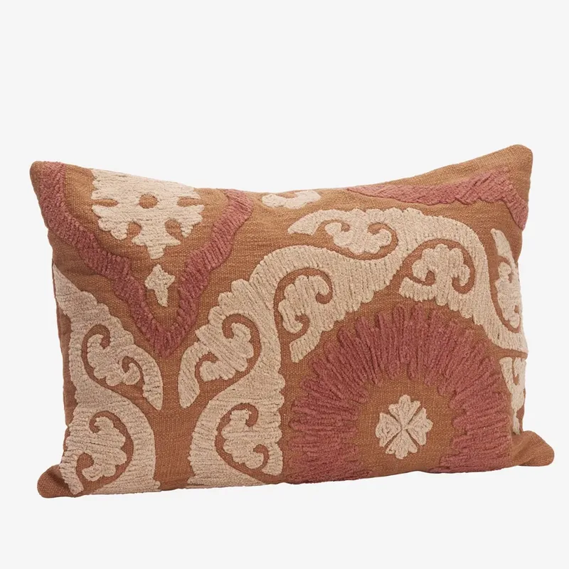 Suzani Geborduurde Kussenhoes – Dusty Rose – 40 x 60 cm fra Madam Stoltz i Orange – produktbillede