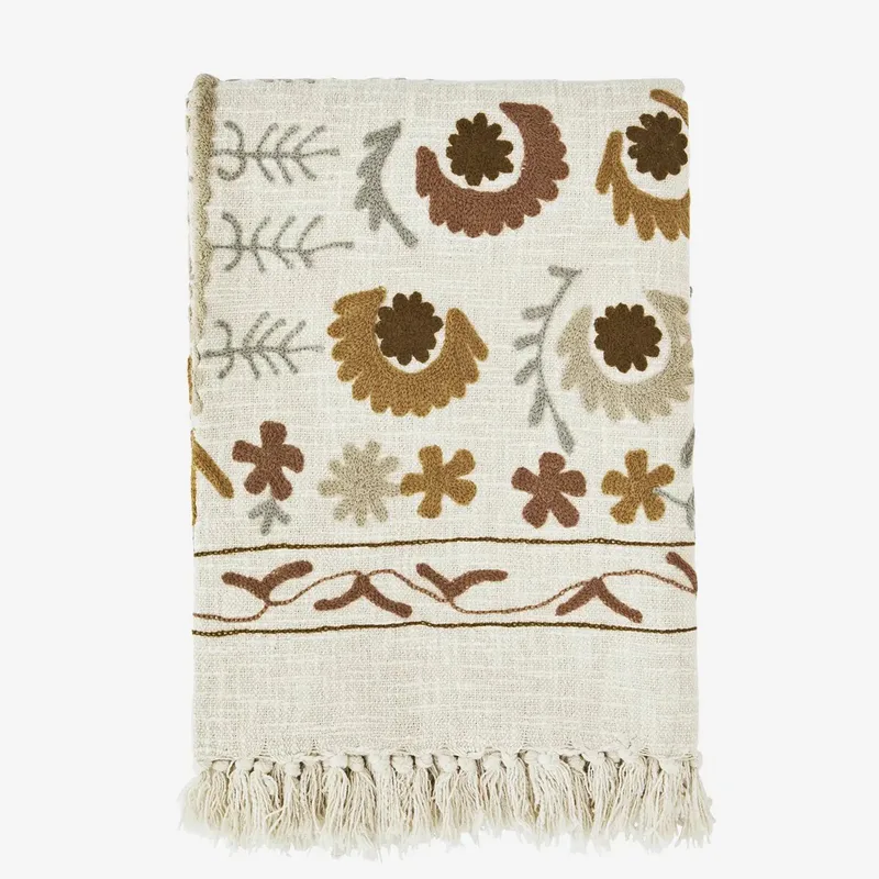 Suzani Plaid - Handgeborduurd - 130x180cm - Off white van Madam Stoltz in Gebroken wit – productfoto