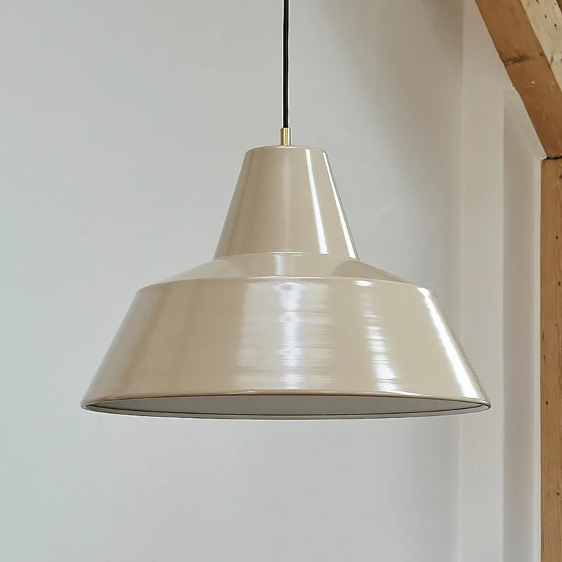 Workshop W4 hanglamp, beige, aluminium, E27 by Made By Hand – product photo