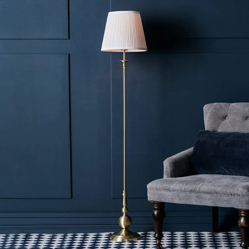 Tiltalende designet gulvlampe Imperia fra Markslöjd i Messing, Hvid – produktbillede