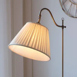 Antik golvlampa Charleston, antik mässing från Markslöjd i Oud messing, Beige – produktbild 2 av 3