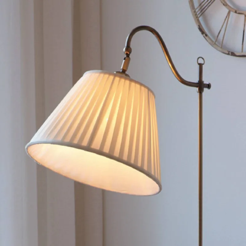 Antik golvlampa Charleston, antik mässing från Markslöjd i Oud messing, Beige – produktbild 2 av 3