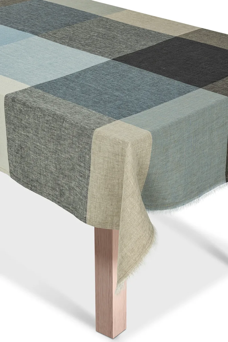Astrid Tischdecke Blau 150x240 cm by Markslöjd – product photo