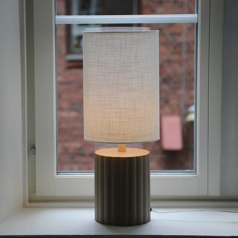 Can Tischleuchte Weiß/Beige von Markslöjd – Produktfoto