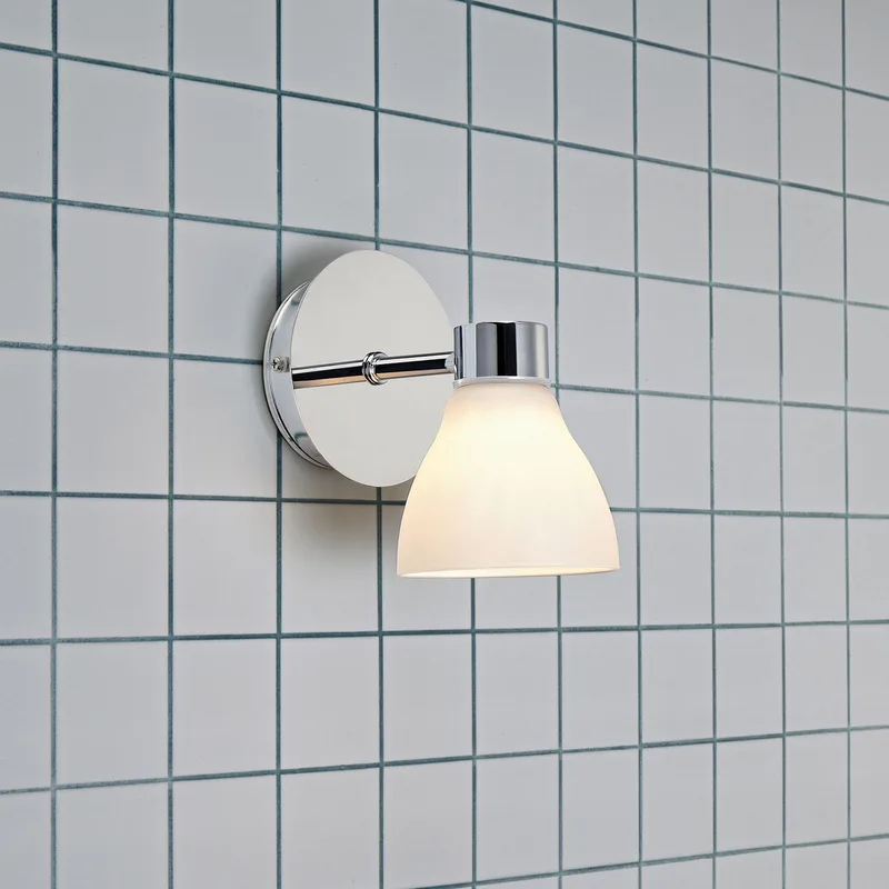 Cassis Wandlamp IP44 Chroom/Opaal by Markslöjd – product photo