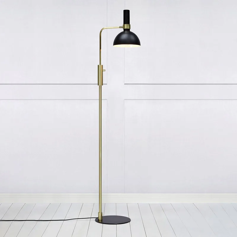 Dimbare vloerlamp Larry, zwart-messing de Markslöjd en Noir, Laiton – photo du produit 2 sur 2