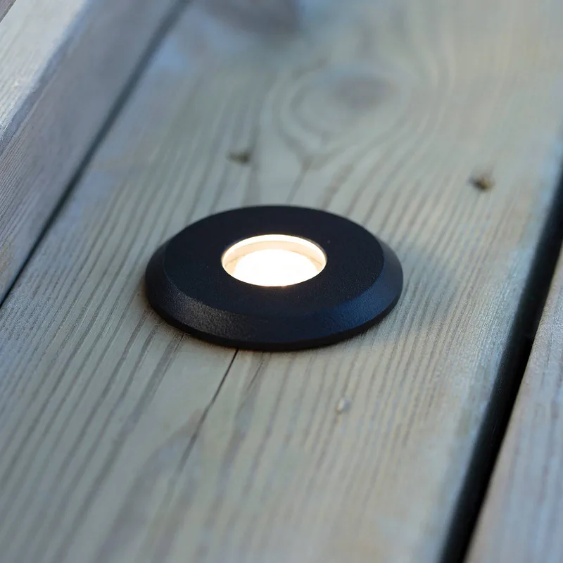 Garden 24 Decklight, licht boven, 3W van Markslöjd in Zwart – productfoto