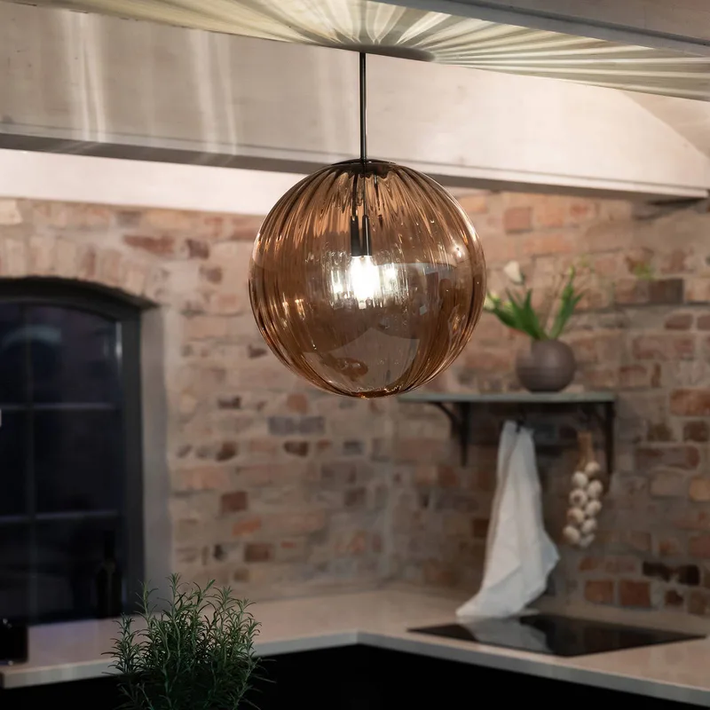 Hanglamp Fengari, stekker, barnsteen, glas, Ø 35 cm by Markslöjd in Amber, Black – product photo 2 of 3