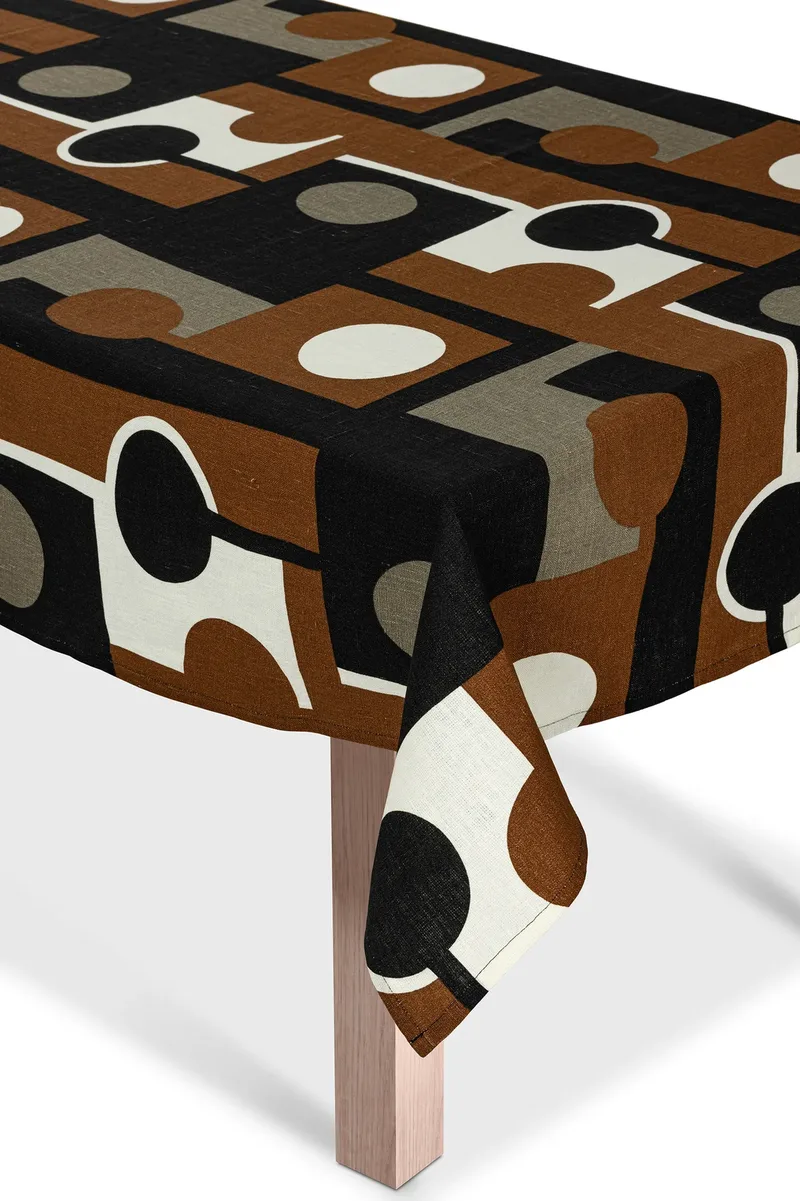 Hild Tischdecke Rot 160x250 cm by Markslöjd – product photo