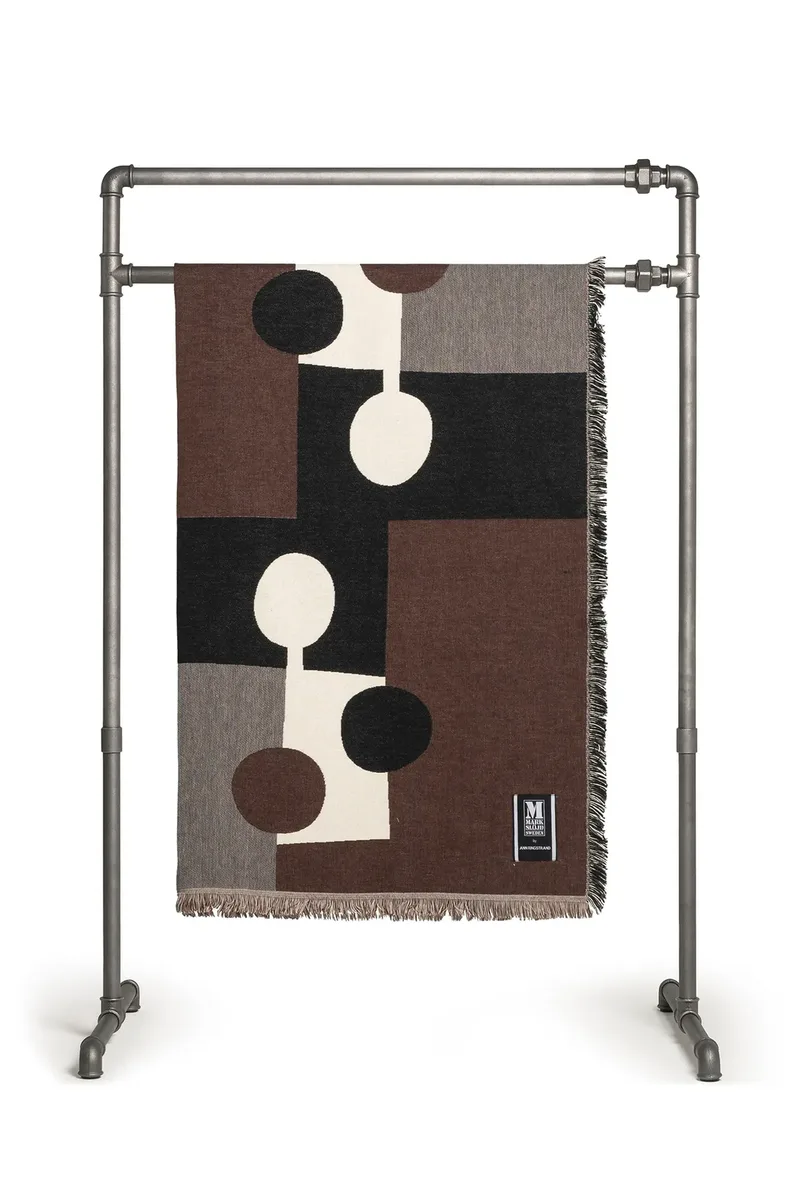Lia Decke Rot 130x160 cm fra Markslöjd – produktbillede