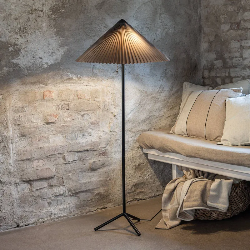 Plisado vloerlamp, grijs, ijzer/stof, hoogte 140 cm by Markslöjd in Grey, Black – product photo