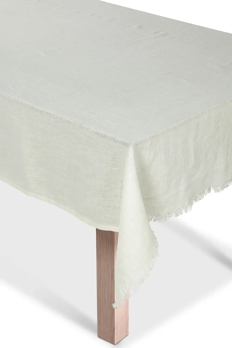 Torun Tischdecke Offwhite 150x350 cm by Markslöjd – product photo