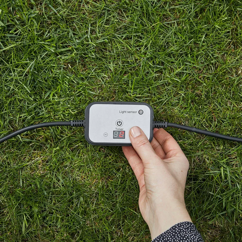 Tuin 24 Lichtsensor met timer van Markslöjd in Zwart, Wit – productfoto