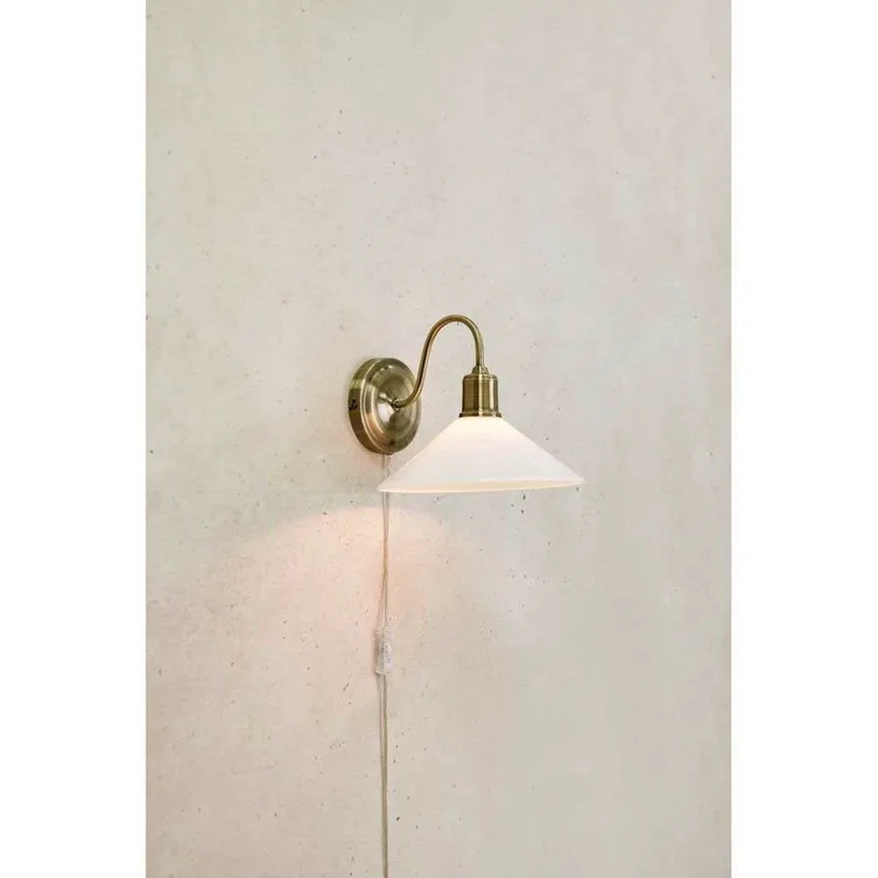 Vela Wandlamp Antique Brass/Shiny White by Markslöjd – product photo