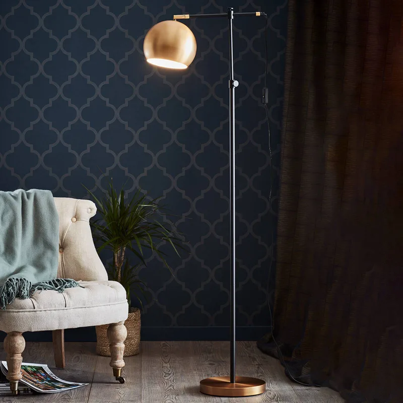 Golvlampa Chester av metall, brons von Markslöjd in Bronze, Schwarz – Produktfoto