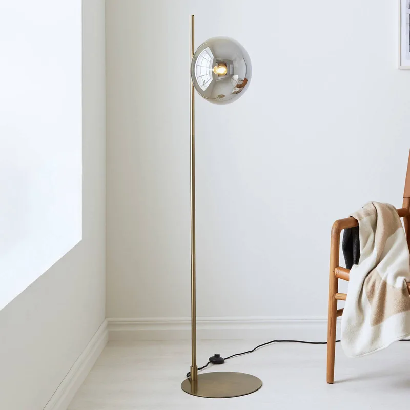 Vloerlamp Dione, messing/rookgrijs, glas, ijzer by Markslöjd in Brass, Rookgrijs – product photo