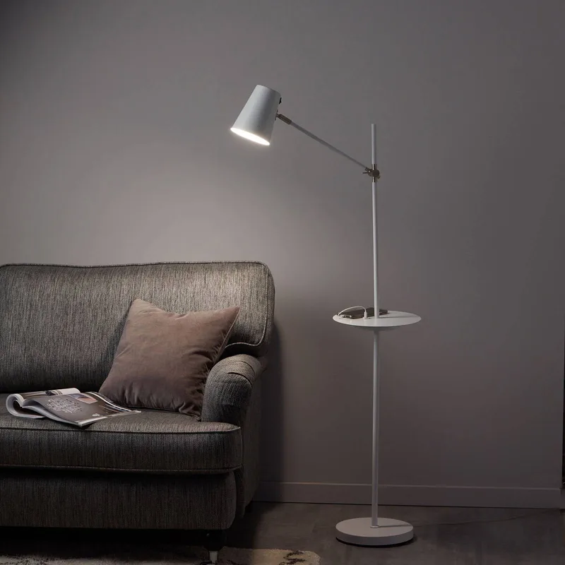 Vloerlamp Linear met USB-laadstation by Markslöjd in White – product photo