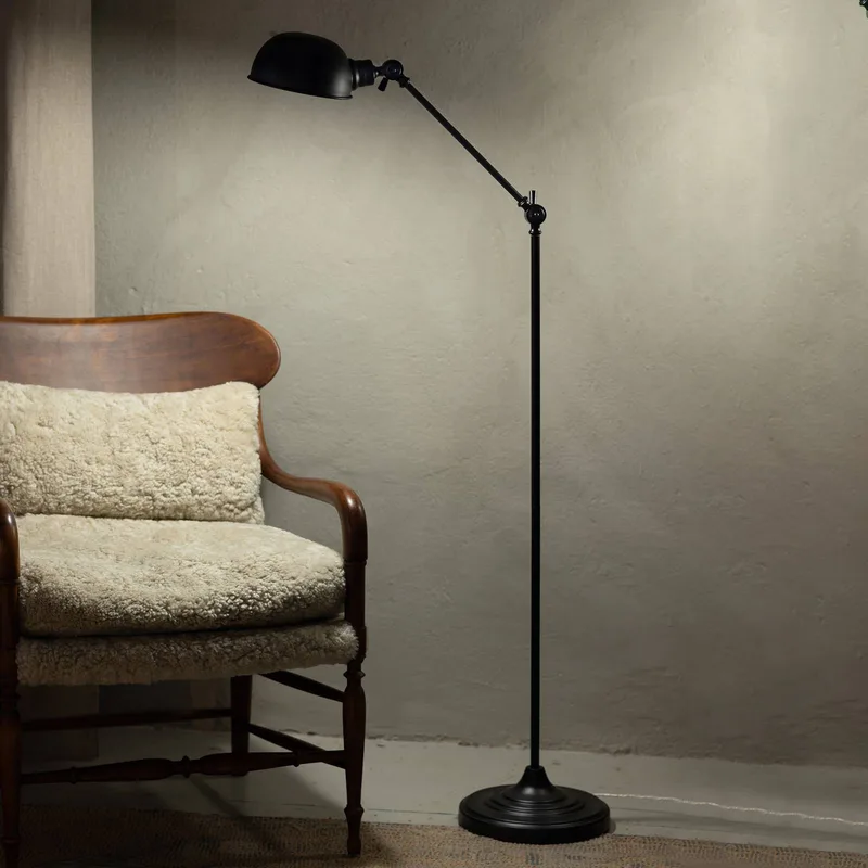 Vloerlamp Portland, 2-voudig verstelbaar van Markslöjd in Zwart – productfoto