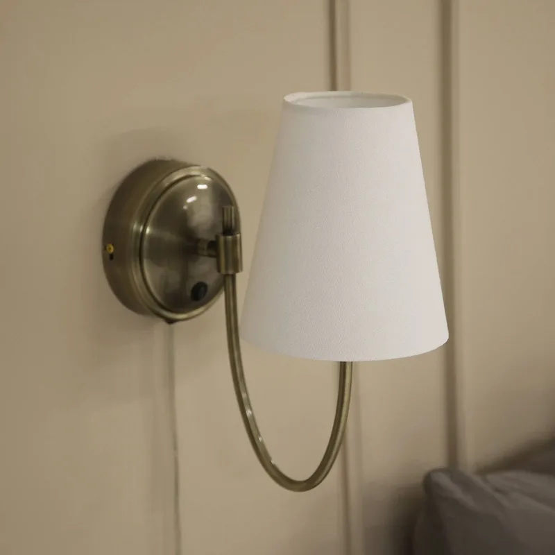 wandlamp Amar, gebroken wit/messing, stekker, E14 de Markslöjd en Gebroken wit, Oud messing – photo du produit