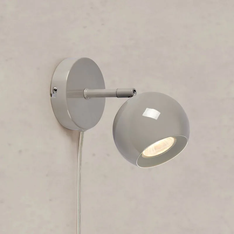 Wandlamp Pop, breedte 10 cm, metaal von Markslöjd in Greige – Produktfoto