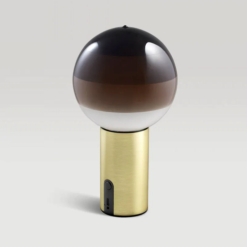 accu-tafellamp Dipping Light, bruin/messing, dimbaar van Marset in Bruin, messing – productfoto