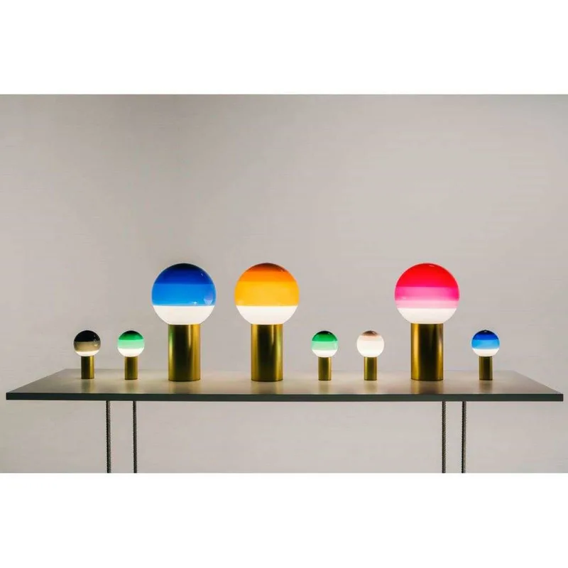 Accu-tafellamp Dipping Light, groen/messing van Marset in Groen, geborsteld messing – productfoto
