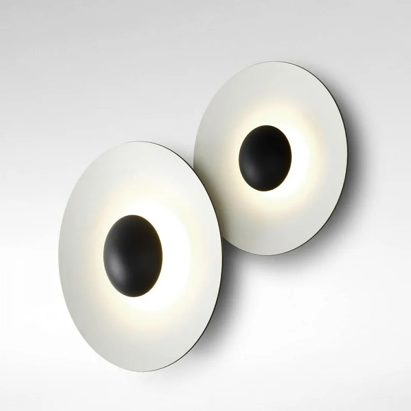 Ginger 60 C Wandlamp Wenge-White - Marset - Woonkamer - Aluminium de Marset – photo du produit